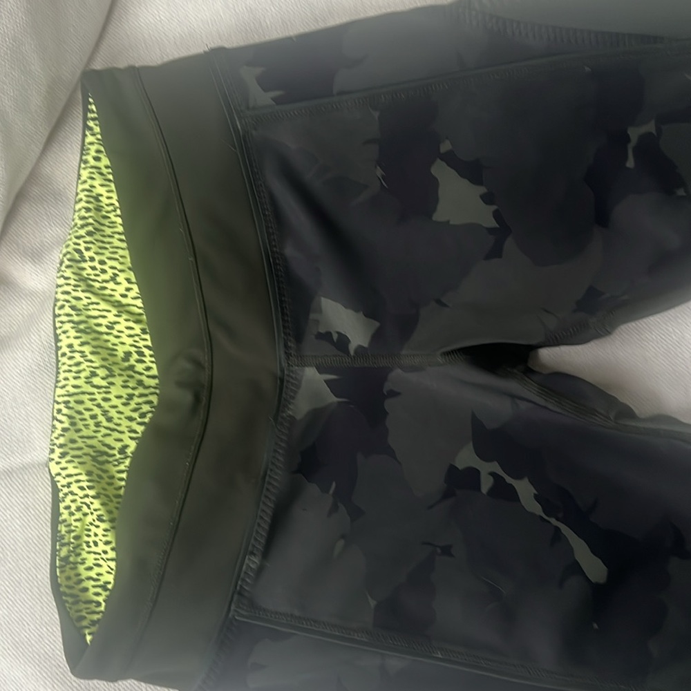 Lululemon - Picture 2 of 4
